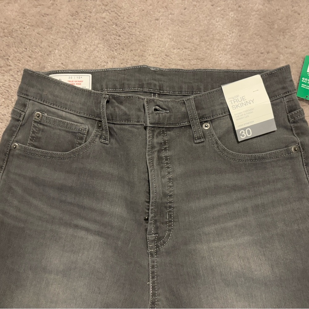 Women’s Gap gray skinny jeans